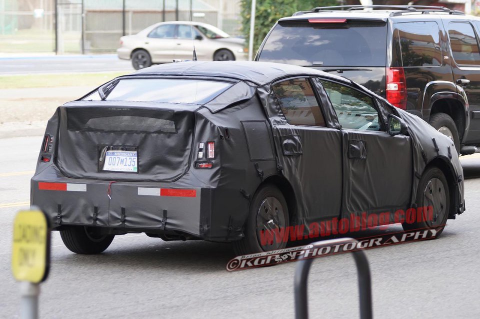 017-2015-toyota-prius-spy-shots.jpg