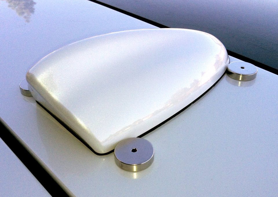 04 - Shark Fin Antenna (Right Rear).jpg