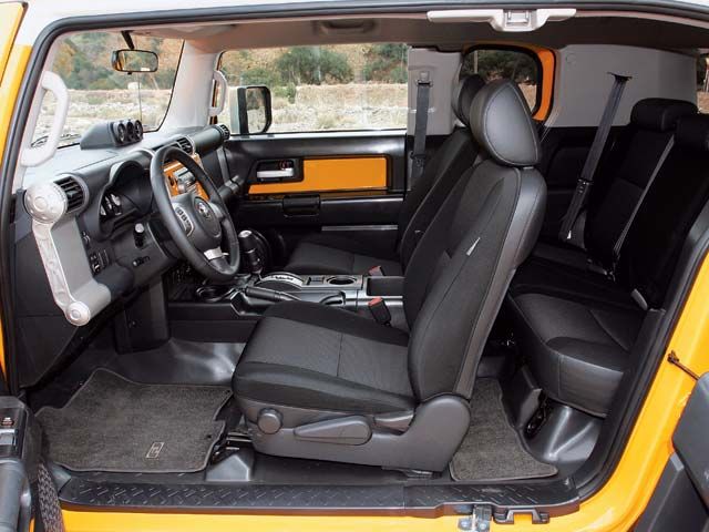 06054wd_02z+2007_Toyota_FJ_Cruiser+Drivers_Side_Interior_View.jpg