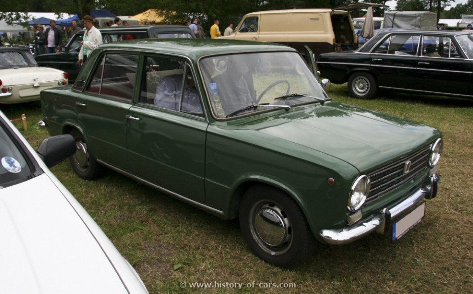 1968-124-4door-sedan-12.jpg