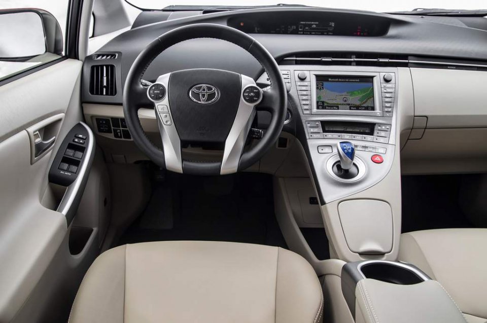 2013-toyota-prius-four-interior-cockpit.jpg