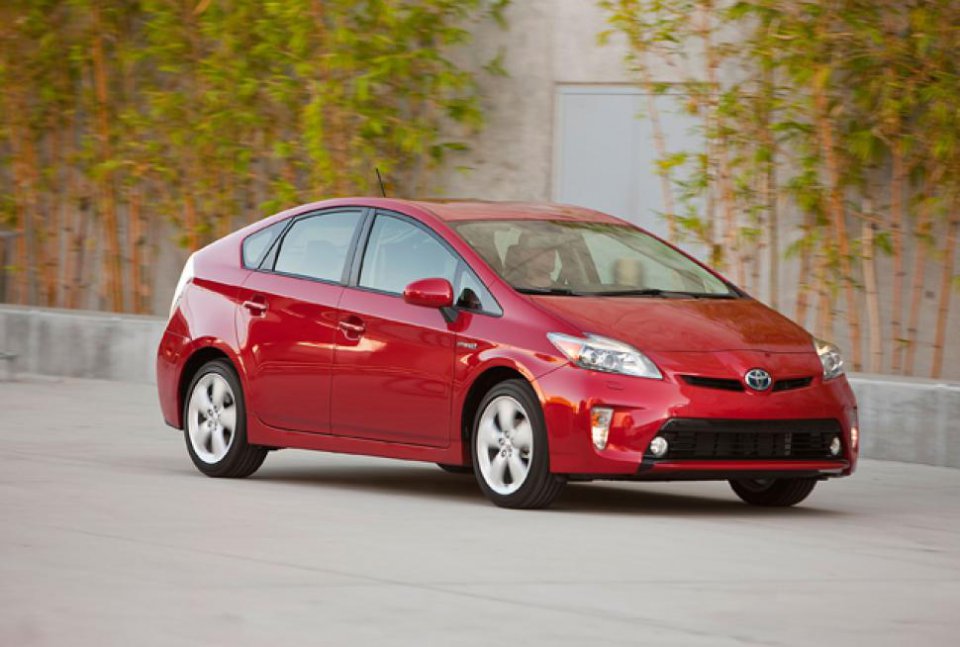 2014-toyota-prius-exterior.jpg