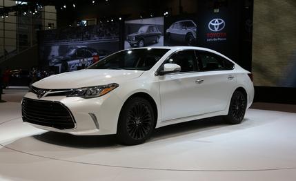 2016-toyota-avalon-photos-and-info-news-car-and-driver-photo-656245-s-429x262.jpg