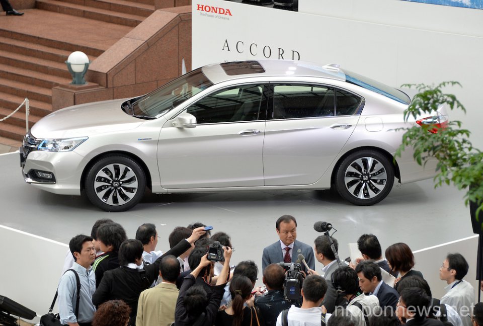 honda-introduces-new-accord-hybrid.jpg