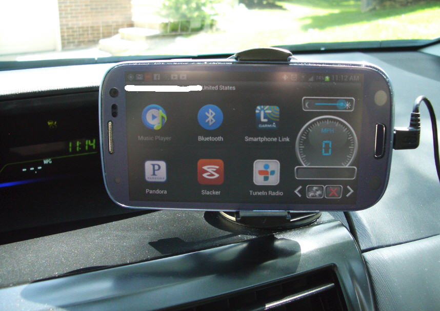 iBolt Dock n Drive screen 2 in Prius.JPG