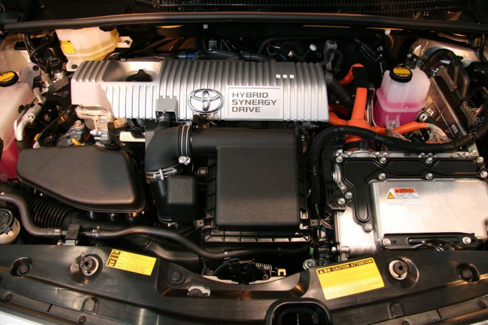 prius-engine.jpg